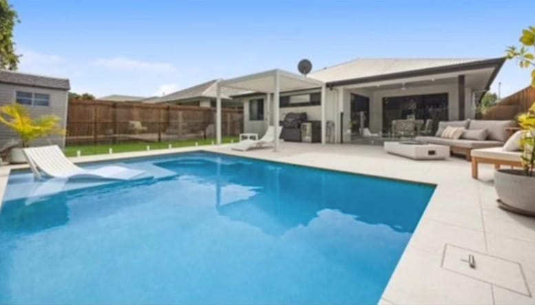 Noosa Blue Pebble/Glass 50/50 mix with blue oxide